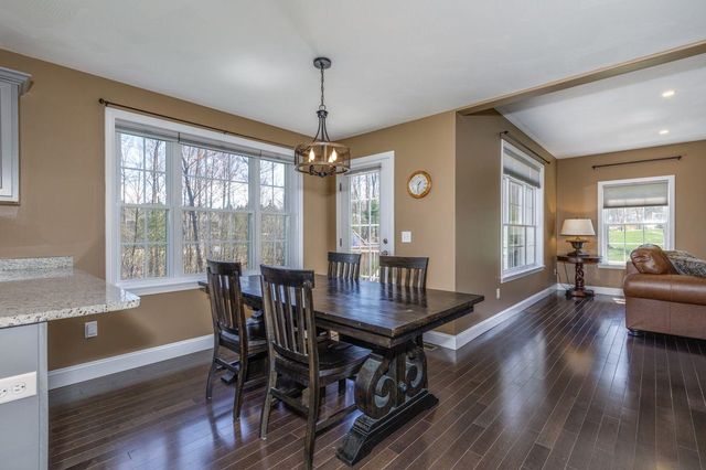 29 Churchill Drive, Hooksett, NH 03106