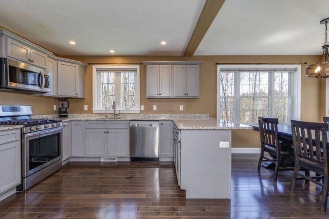 29 Churchill Drive, Hooksett, NH 03106