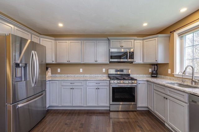 29 Churchill Drive, Hooksett, NH 03106