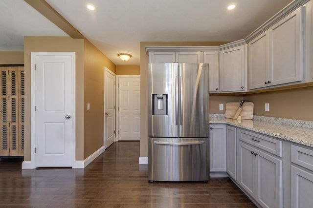 29 Churchill Drive, Hooksett, NH 03106