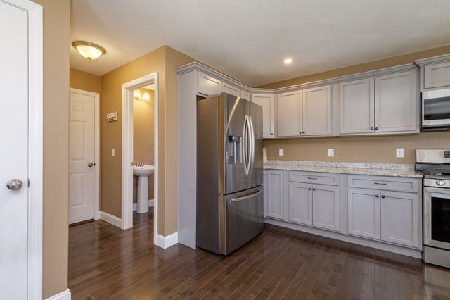 29 Churchill Drive, Hooksett, NH 03106