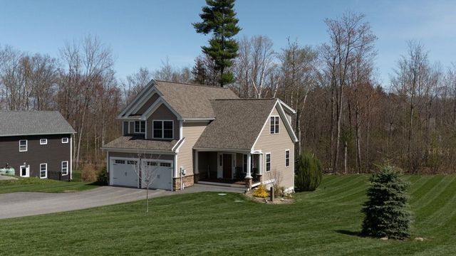 29 Churchill Drive, Hooksett, NH 03106