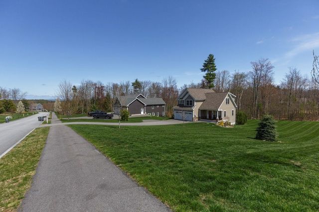 29 Churchill Drive, Hooksett, NH 03106