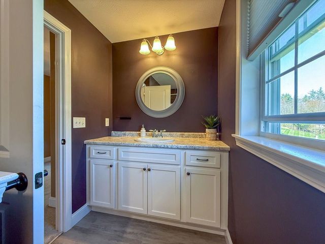 29 Churchill Drive, Hooksett, NH 03106