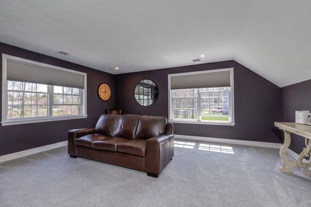29 Churchill Drive, Hooksett, NH 03106
