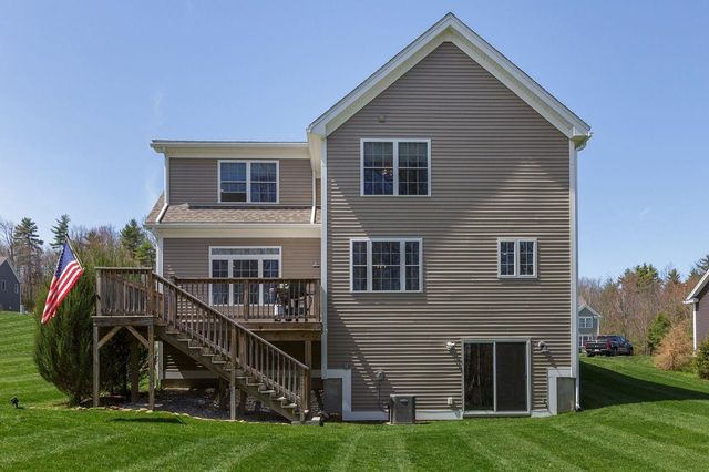 29 Churchill Drive, Hooksett, NH 03106