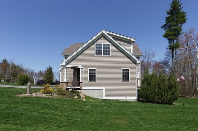 29 Churchill Drive, Hooksett, NH 03106