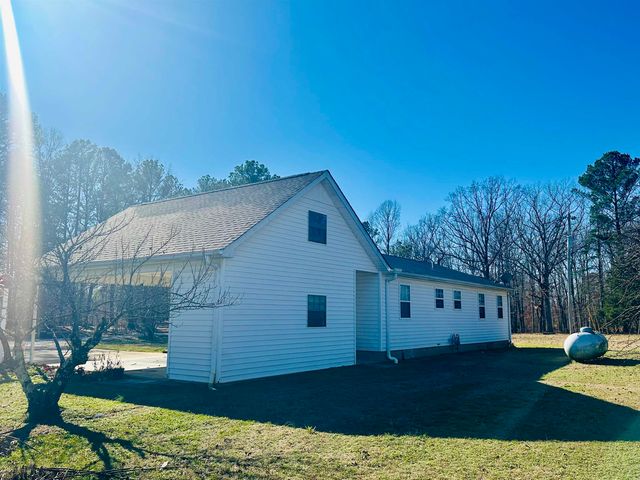 3558 142 HWY, Selmer, TN 38375