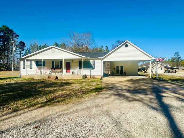 3558 142 HWY, Selmer, TN 38375
