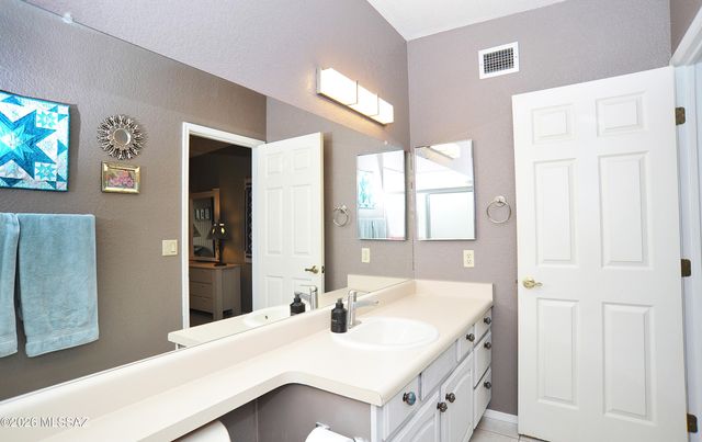 8589 N Candlewood Loop, Tucson, AZ 85704