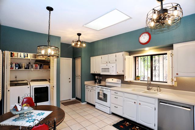 8589 N Candlewood Loop, Tucson, AZ 85704