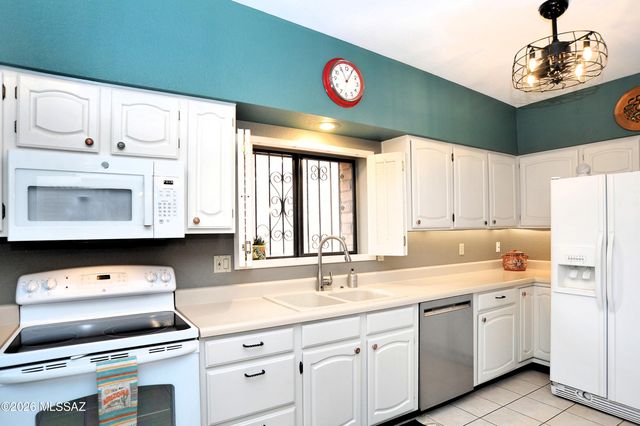 8589 N Candlewood Loop, Tucson, AZ 85704