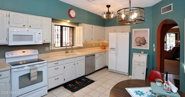 8589 N Candlewood Loop, Tucson, AZ 85704