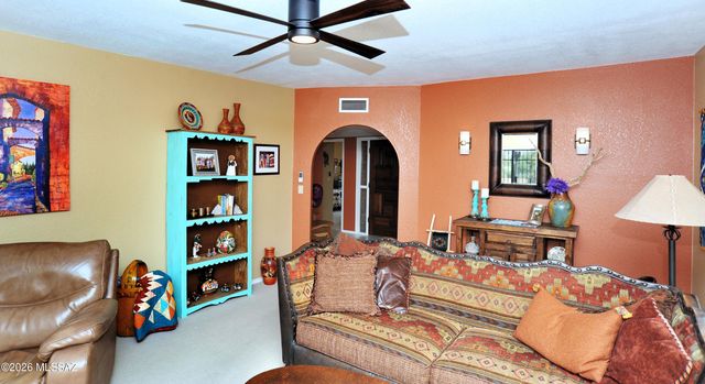 8589 N Candlewood Loop, Tucson, AZ 85704