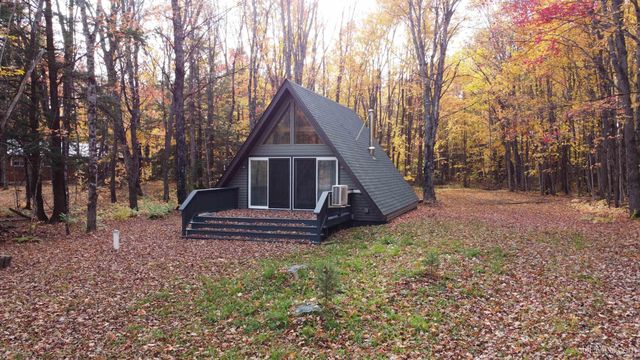 N3443 16 Mile Lake Road, Munising, MI 49862