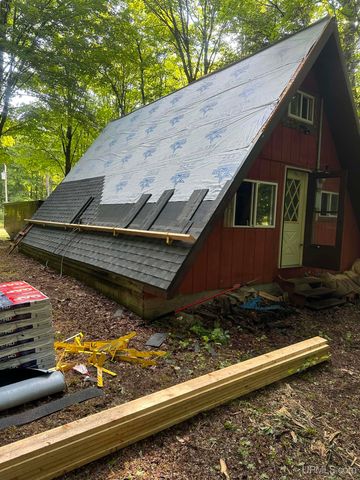 N3443 16 Mile Lake Road, Munising, MI 49862