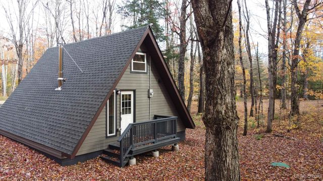 N3443 16 Mile Lake Road, Munising, MI 49862