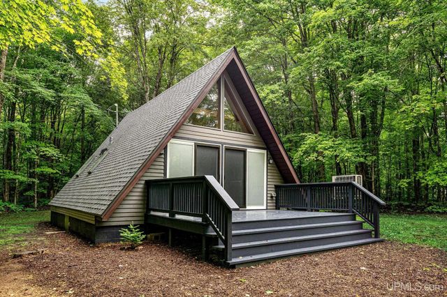 N3443 16 Mile Lake Road, Munising, MI 49862