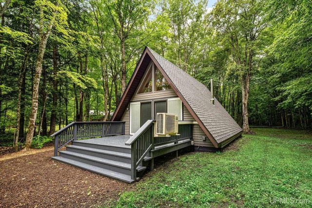 N3443 16 Mile Lake Road, Munising, MI 49862