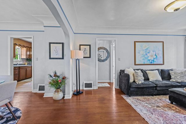 848 Larpenteur Avenue W, Saint Paul, MN 55113