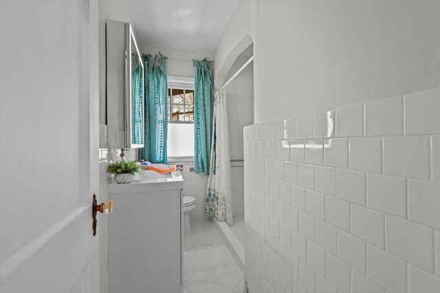 848 Larpenteur Avenue W, Saint Paul, MN 55113