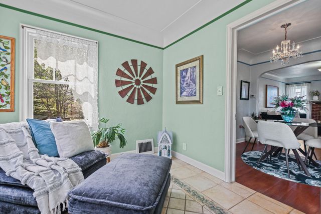 848 Larpenteur Avenue W, Saint Paul, MN 55113