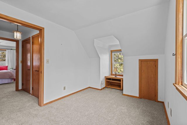 848 Larpenteur Avenue W, Saint Paul, MN 55113