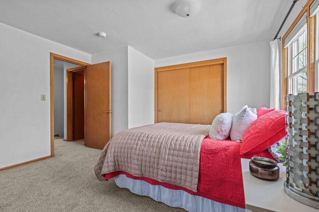 848 Larpenteur Avenue W, Saint Paul, MN 55113