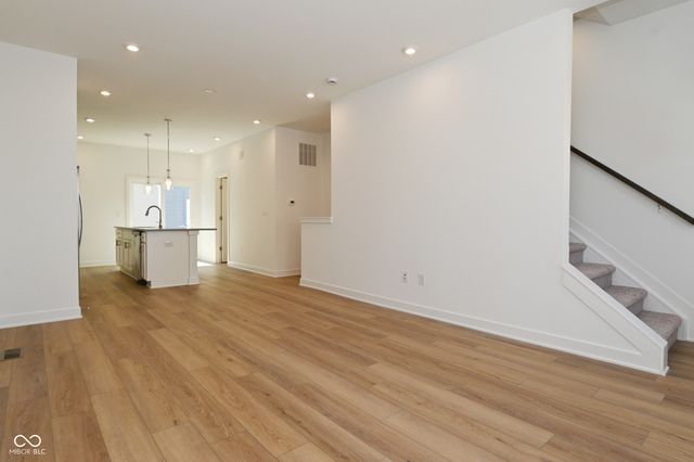 2452 Peoples Drive, Indianapolis, IN 46205