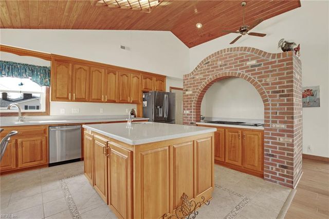 9093 Stump Point RD, Hayes, VA 23072