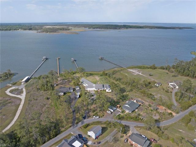 9093 Stump Point RD, Hayes, VA 23072
