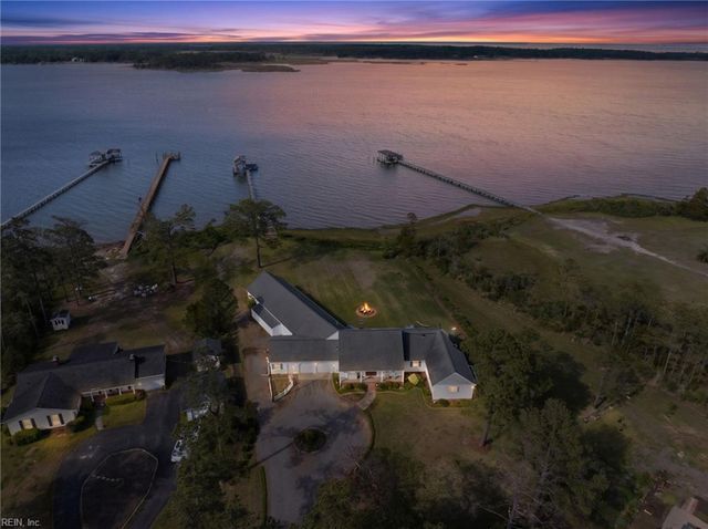 9093 Stump Point RD, Hayes, VA 23072