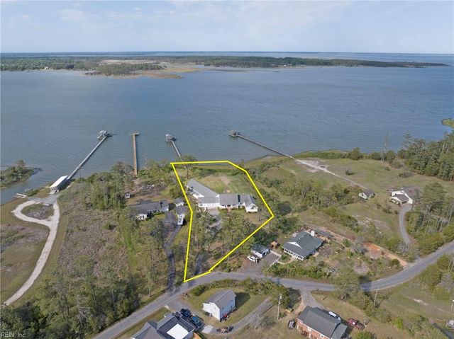 9093 Stump Point RD, Hayes, VA 23072