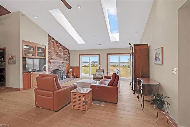 9093 Stump Point RD, Hayes, VA 23072