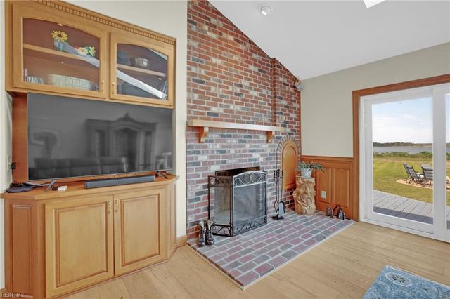 9093 Stump Point RD, Hayes, VA 23072