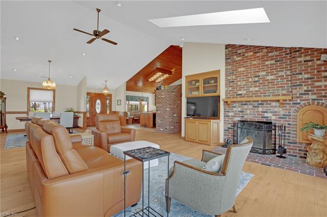 9093 Stump Point RD, Hayes, VA 23072