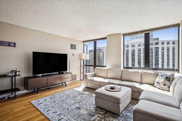 1122 N CLARK Street 1403, Chicago, IL 60610