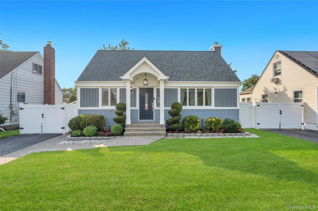5 Sunset Avenue, Farmingdale, NY 11735