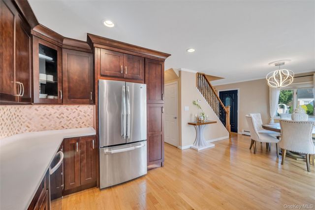 5 Sunset Avenue, Farmingdale, NY 11735