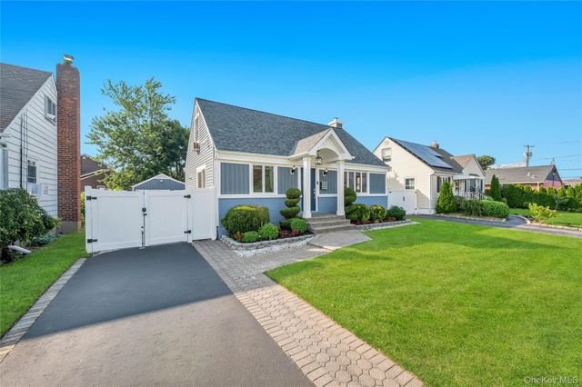5 Sunset Avenue, Farmingdale, NY 11735