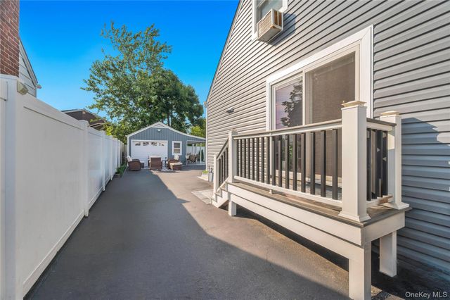 5 Sunset Avenue, Farmingdale, NY 11735