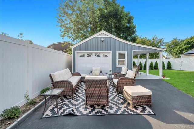 5 Sunset Avenue, Farmingdale, NY 11735