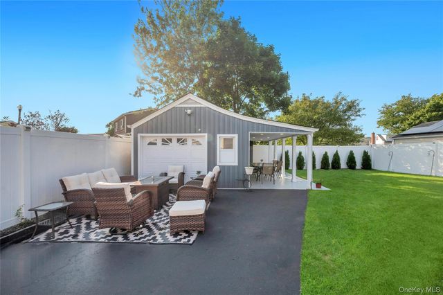 5 Sunset Avenue, Farmingdale, NY 11735