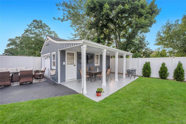 5 Sunset Avenue, Farmingdale, NY 11735