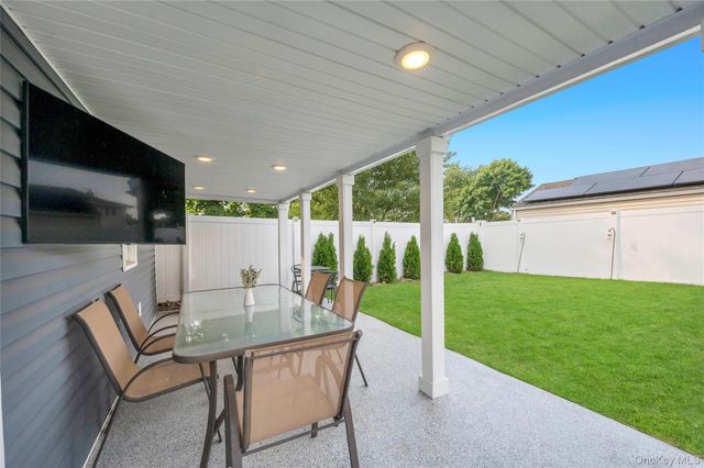 5 Sunset Avenue, Farmingdale, NY 11735