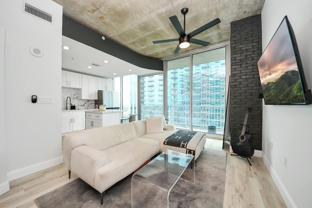 5925 Almeda Road 11616, Houston, TX 77004
