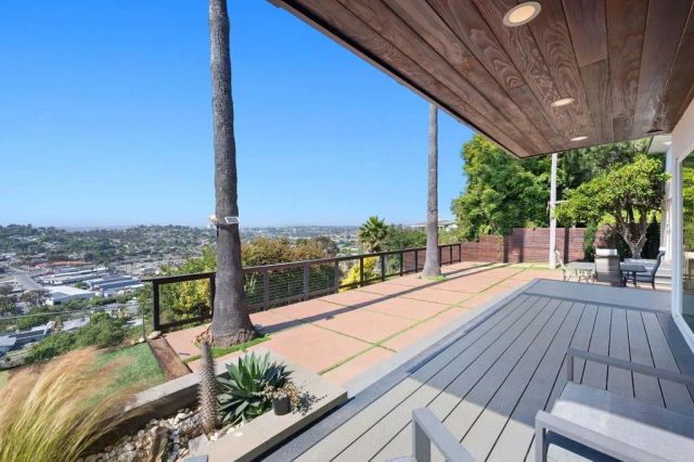 2440 Dunstan Street, Oceanside, CA 92054