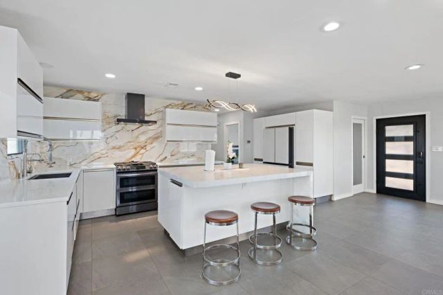 2440 Dunstan Street, Oceanside, CA 92054