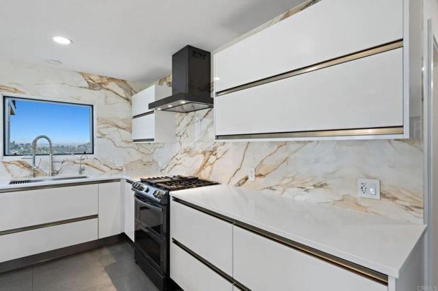 2440 Dunstan Street, Oceanside, CA 92054