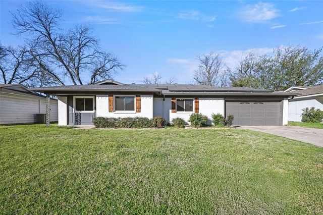 5421 Greenwood Way, North Richland Hills, TX 76180